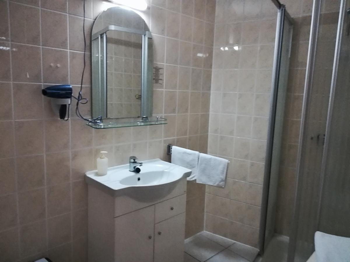Bed and Breakfast Ria Panzio Esztergom Exterior foto